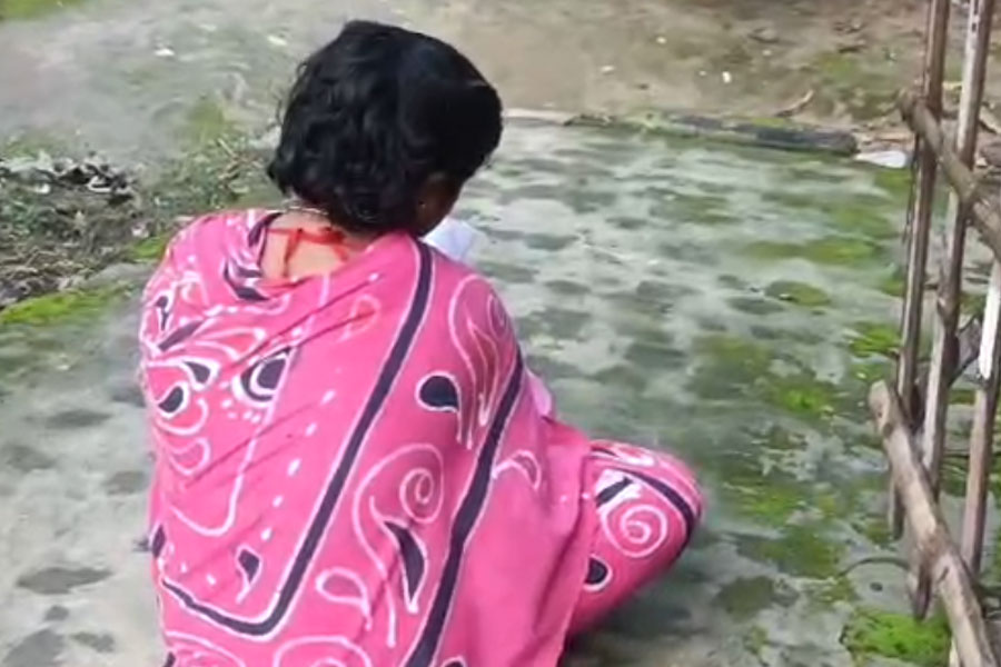 একাধিকবার সহবাস, আইনি বিয়ের পরও স্ত্রীর মর্যাদা দিতে অস্বীকার! ধরনায় শান্তিপুরের যুবতী
