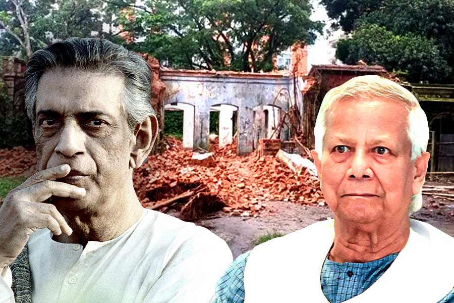 ‘ময়মনসিংহের ওই বাড়ি সত্যজিতের পৈতৃক ভিটে নয়’, বিতর্কের মাঝেই সাফাই ইউনুস সরকারের