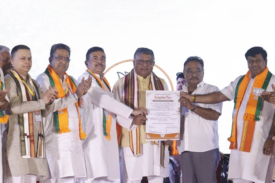 শমীকের হাতে ব্যাটন উঠতেই শুরু ‘পদের দৌড়’, চলতি মাসেই বঙ্গ বিজেপিতে ব্যাপক রদবদল?