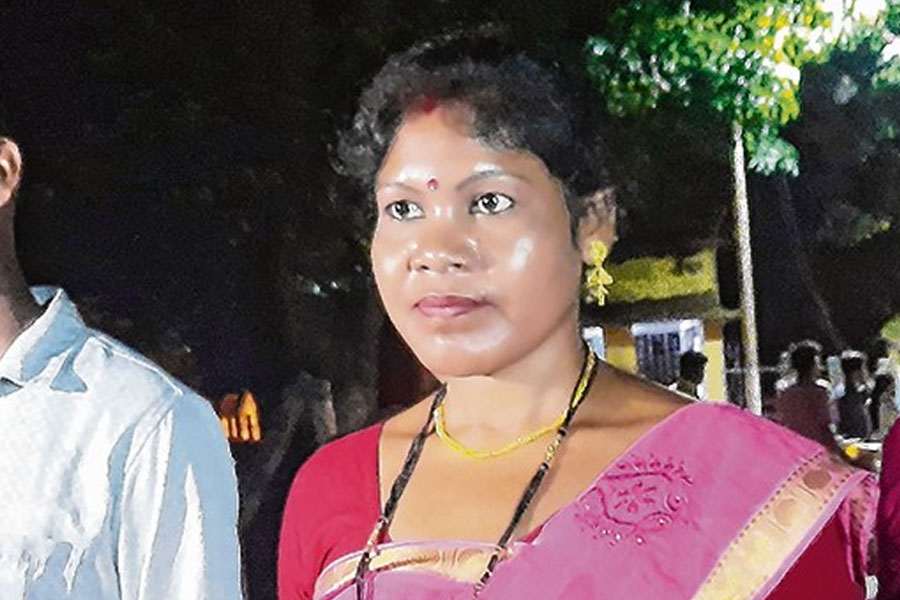 ১৫ বছর পর…,জেল মুক্তি মাওবাদী নেত্রী শোভা মুণ্ডার