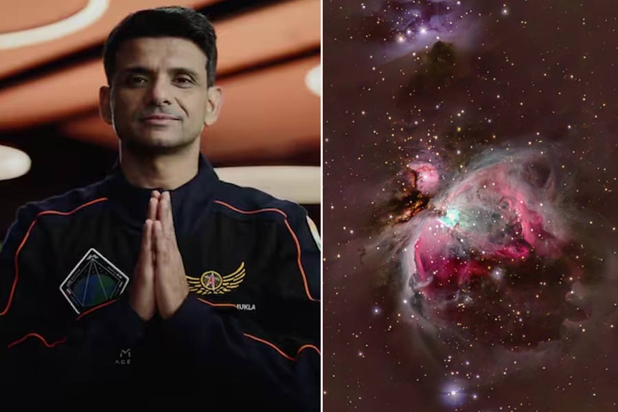মহাকাশ থেকে ফিরে ফটোগ্রাফি চর্চা শুভাংশুর, ক্যামেরায় ধরলেন উজ্জ্বলতম নীহারিকার ছবি!