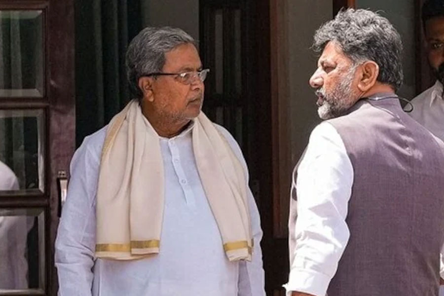 ফের কুরসি কোন্দল কর্নাটকে! সিদ্দা-পুত্রের মন্তব্যে রেগে লাল শিব-সমর্থকরা