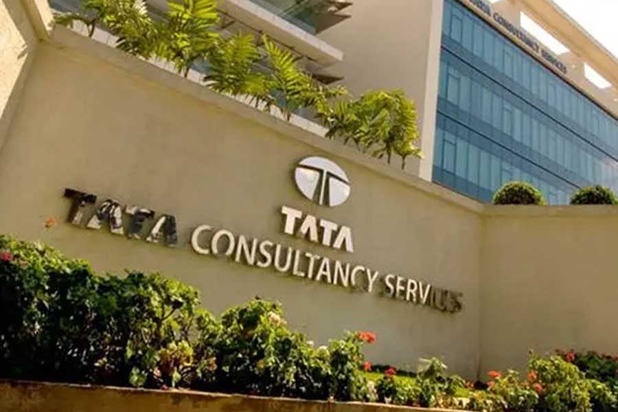 ১২ হাজারেই শেষ নয়, আরও কর্মী ছাঁটাইয়ের ভাবনা TCS-এর! নজর রাখছে উদ্বিগ্ন কেন্দ্র