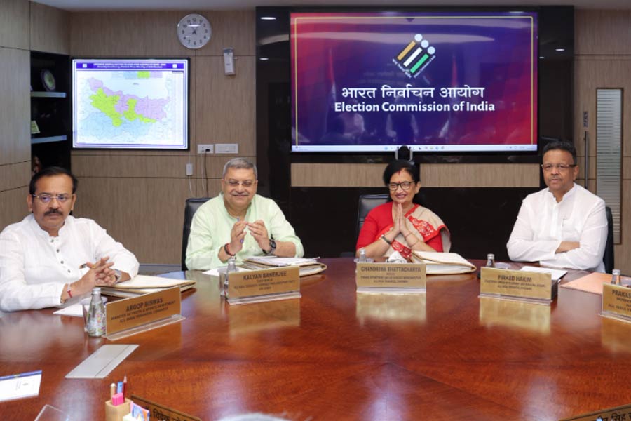 ভোটার তালিকায় প্রচুর যোগ-বিয়োগ! ECI দপ্তরে বিশদ আলোচনা তৃণমূল প্রতিনিধিদের