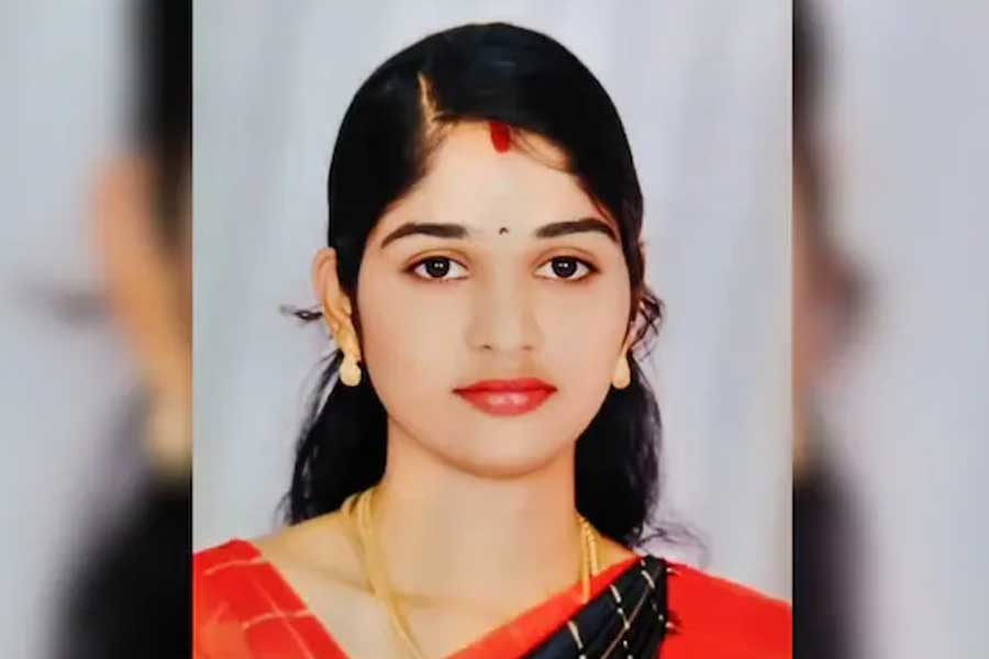 বিবাহ বহির্ভূত সম্পর্ক নিয়ে সন্দেহ, রাস্তার মাঝে কাউন্সিলর স্ত্রীকে কুপিয়ে ‘খুন’ স্বামীর