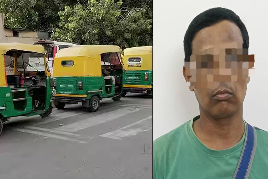 নোংরা ১০ টাকা নেব কেন? সল্টলেকে মহিলাকে ২০ মিটার হিঁচড়ে নিয়ে গিয়ে দাঁত ভাঙল অটোচালক!