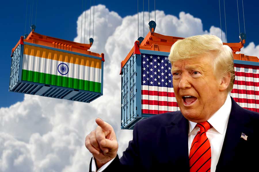 ‘যেন হাতিকে ধাক্কা মারছে ইঁদুর’, ভারতের উপর শুল্ক নিয়ে ট্রাম্পকে তুলোধোনা মার্কিন অর্থনীতিবিদের