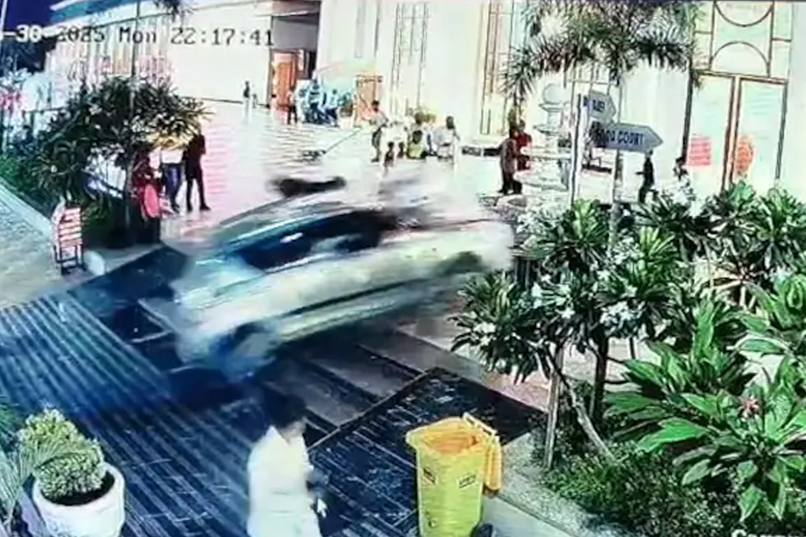 উত্তরপ্রদেশে ধাবার বাইরে ভিড়কে পিষে দিল বেপরোয়া গাড়ি! মৃত্যু যুবকের