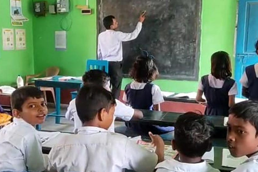 আটকে সর্বশিক্ষা মিশনের টাকা, এবার বাংলাকে বঞ্চনা কার্যত স্বীকার করল কেন্দ্র