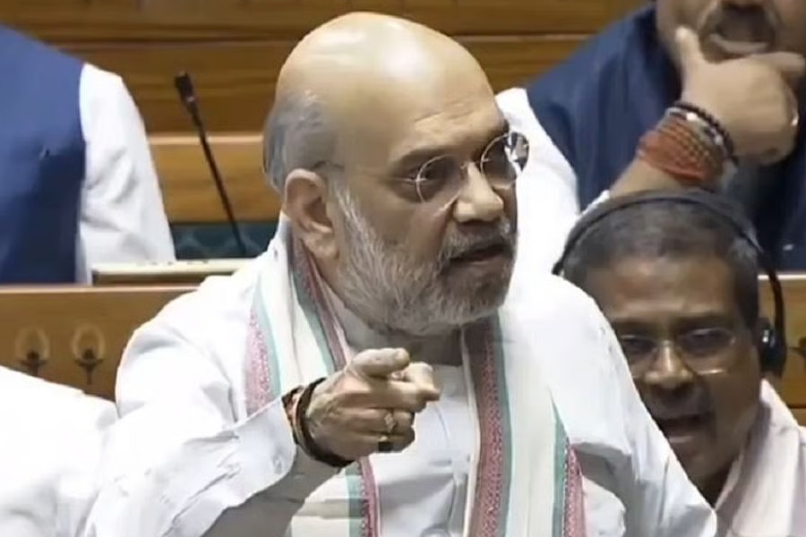 ‘আগামী ২০ বছর ওখানেই বসে থাকবেন’, সংসদে মেজাজ হারিয়ে বিরোধীদের তোপ শাহের
