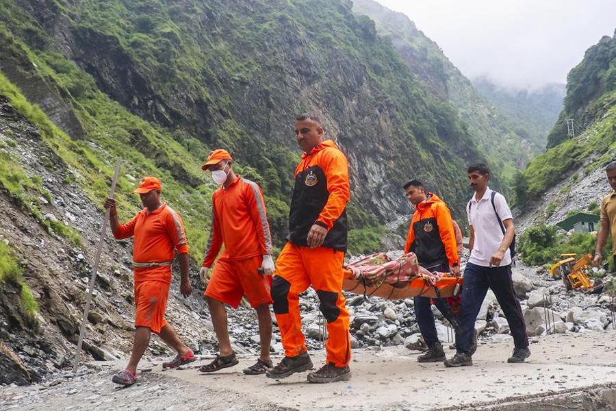 মেঘভাঙা বৃষ্টিতে বিপর্যস্ত হিমাচল প্রদেশ, মৃত ৪, নিখোঁজ ১৬