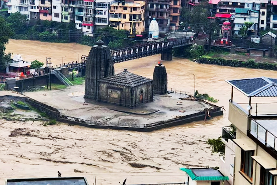ভারী বর্ষণে বিপর্যস্ত হিমাচল প্রদেশ, মৃতের সংখ্যা বেড়ে ৭৫, জারি লাল সতর্কতা