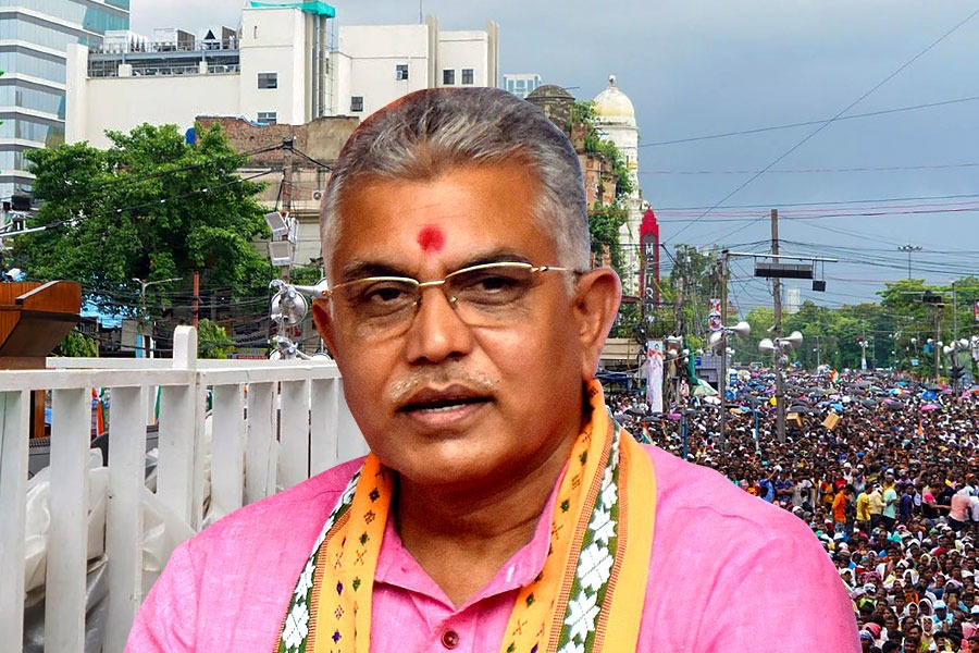 ‘২১ জুলাই কোনও না কোনও মঞ্চে থাকব’, জল্পনা উসকে বাক্যবোমা বিজেপিতে ‘ব্রাত্য’ দিলীপের