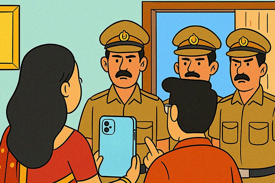 সাইবার অপরাধে যুক্ত মোবাইল! ‘নতুন’ ফোন কিনতেই বাড়িতে এল পুলিশ, বিপাকে কলকাতার দম্পতি