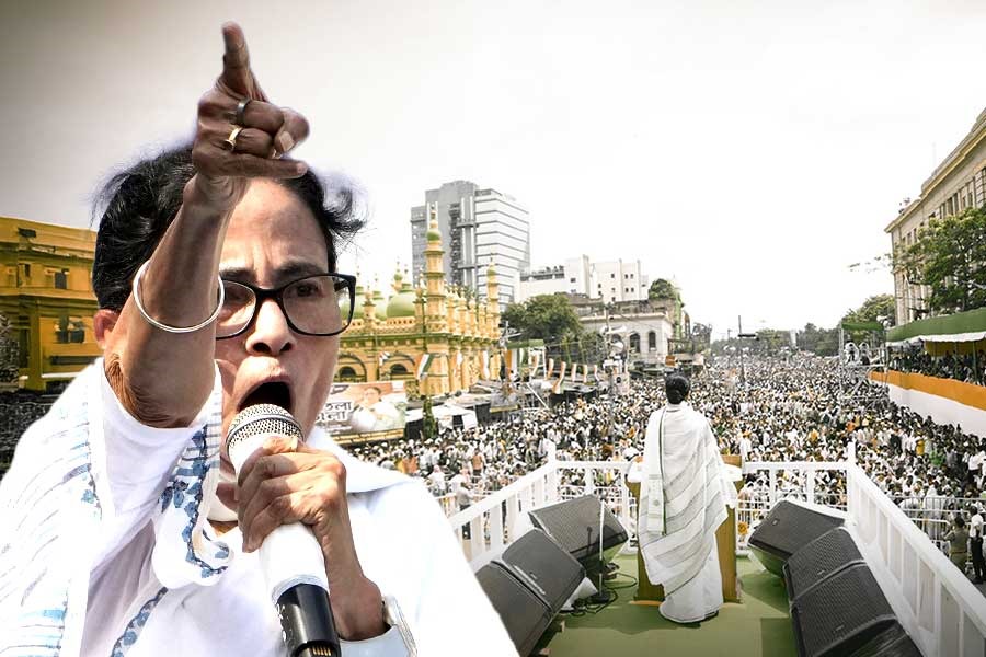শহিদ স্মরণে মমতা, পালটা উত্তরকন্যা অভিযানে শুভেন্দু