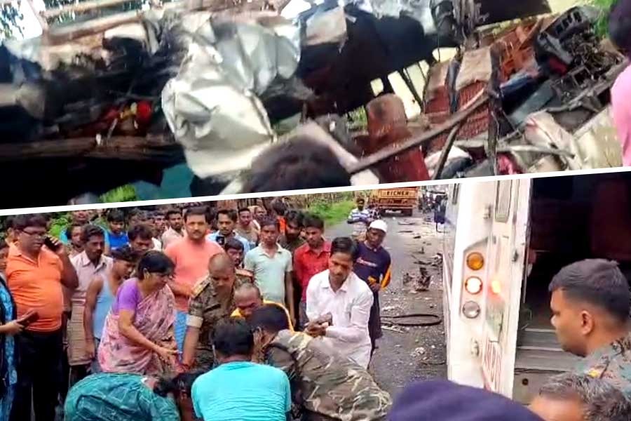 আসানসোলে বাস দুর্ঘটনায় মৃত্যু ৮ শ্রাবণের পুণ্যার্থীর