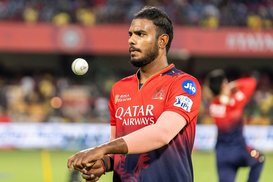 ‘ক্রিকেটার বানিয়ে দেব’, প্রতিশ্রুতি দিয়ে নাবালিকাকে লাগাতার ধর্ষণ! ফের বিপাকে RCB তারকা