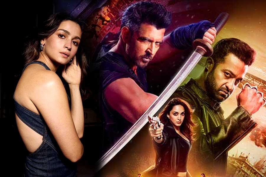 হৃতিকের ‘ওয়ার ২’তে আলিয়া ভাটও! মেগাবাজেট গোয়েন্দা ব্রহ্মাণ্ড নিয়ে কাপুরবধূর বড় ইঙ্গিত