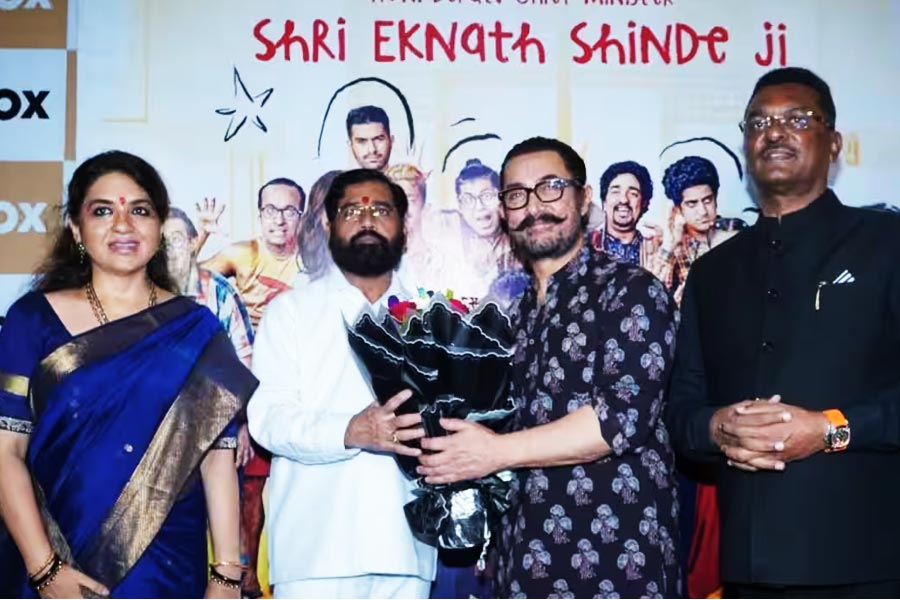 ‘সিতারে জমিন পর’ দেখে আবেগঘন একনাথ শিণ্ডে, আমির খানের পিঠ চাপড়ে কী বললেন?