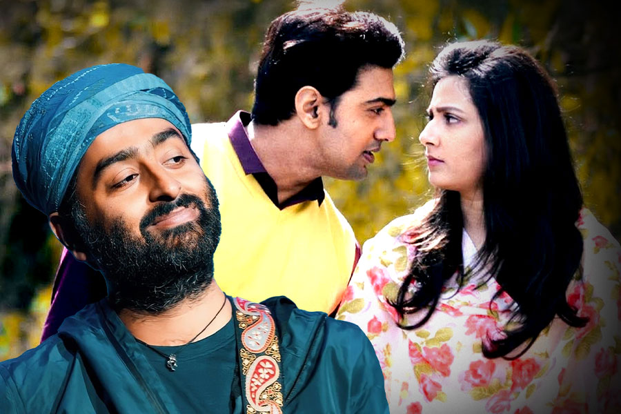লন্ডনে থাকলেও মন পড়ে ‘ধূমকেতু’তে, দেব-শুভশ্রীর ‘মান-অভিমানের পালা’য় শুভেচ্ছা অরিজিতের!