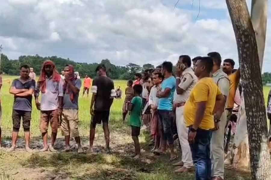 তিন দিন নিখোঁজ থাকার পর পুকুরে মিলল কিশোরীর দেহ, ধর্ষণ করে খুন?