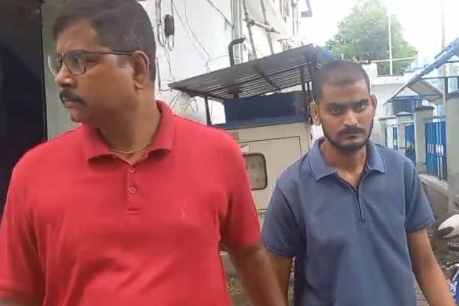 ফরেক্স ট্রেডিংয়ের নামে প্রায় ২ কোটির প্রতারণা বিধাননগরে! গ্রেপ্তার বিহারের যুবক