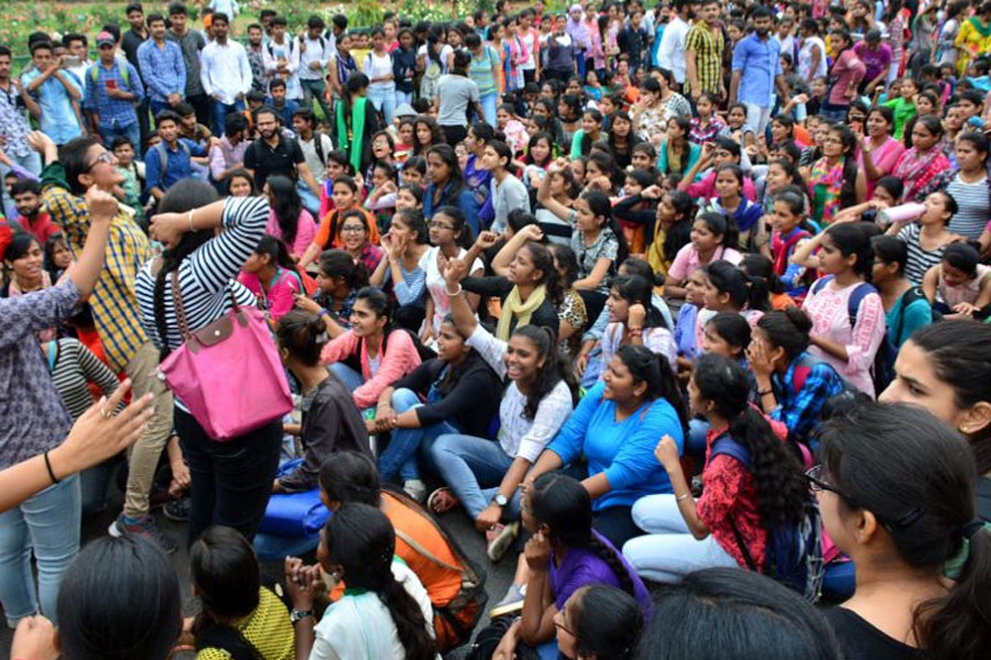 রাজ্যের সমস্ত সরকার পোষিত কলেজের পরিচালন সমিতির মেয়াদ বাড়ল ৬ মাস, জারি নির্দেশিকা