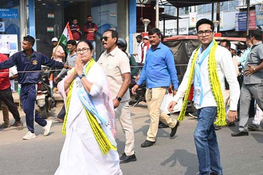 ভিনরাজ্যে বাঙালি হেনস্তার প্রতিবাদে আজই রাজপথে মমতা-অভিষেক, জেলায় জেলায়ও কর্মসূচি তৃণমূলের