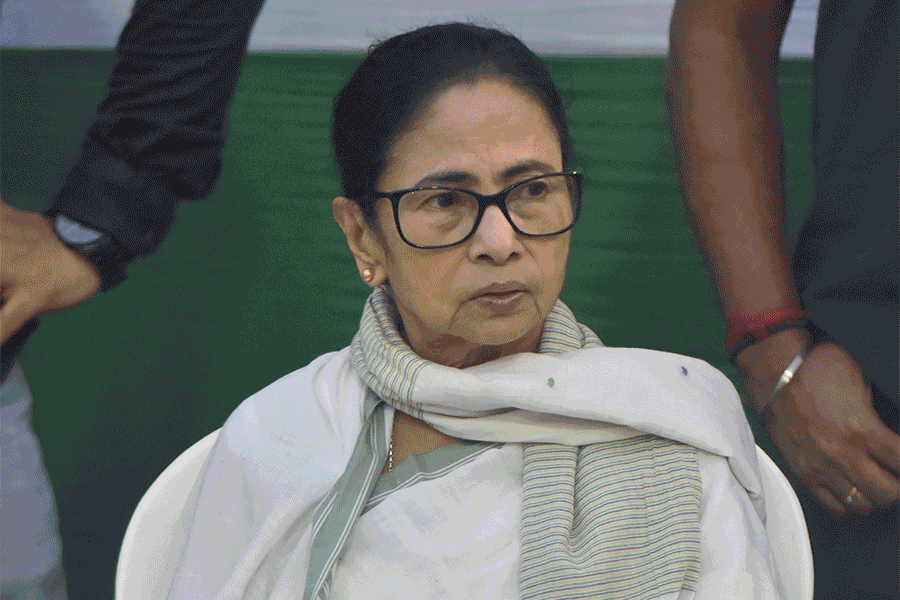 ধর্মতলায় শহিদ মঞ্চে গিয়ে আবেগাপ্লুত মমতা, ‘দিদি’কে দেখতে ভিড় কর্মী-সমর্থকদের
