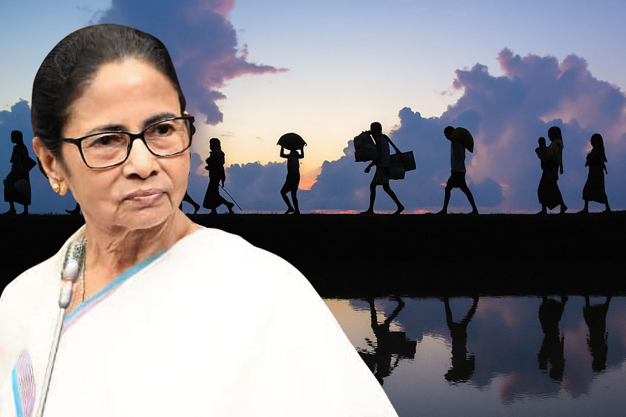 পুজোয় পরিযায়ী শ্রমিকদের পাশে ‘দিদি’, উদ্যোক্তাদের বললেন, ‘ওঁদেরও নতুন জামাকাপড় দেবেন’