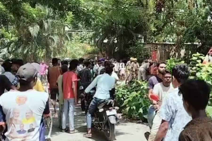 স্কুলেই ছাত্রীর শ্লীলতাহানিতে অভিযুক্ত অশিক্ষক কর্মী! অগ্নিগর্ভ ডালখোলা