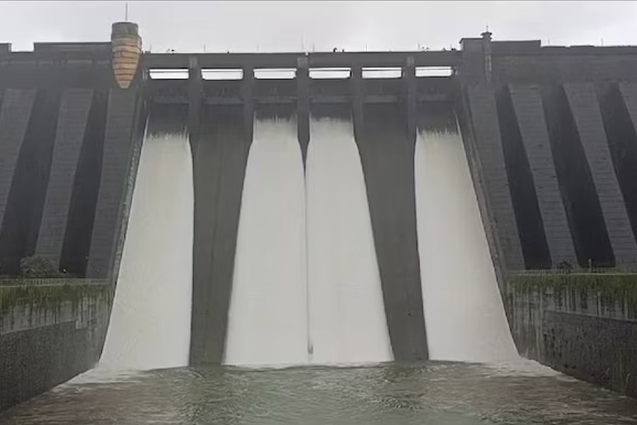 ব্রহ্মপুত্র নদে বাঁধ, ‘জল বোমা’য় ভারতকে মারার ছক চিনের! বিস্ফোরক অরুণাচলের মুখ্যমন্ত্রী