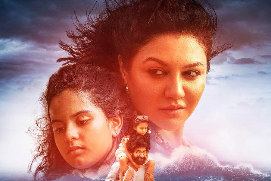 রক্তের সম্পর্ক না ভালোবাসার মায়া? নারীমনের গহীনে ডুব ‘ডিয়ার মা’য়ের, পড়ুন রিভিউ