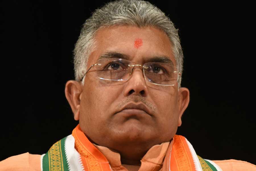 কোনও নেতার ফোনে নয়, পুনর্মিলনে আমন্ত্রণ কলসেন্টারের মাধ্যমে! অভিমান আরও বাড়ল দিলীপের?