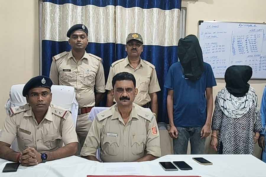 গয়না বাঁচাতে বাপের বাড়িতে লুকিয়েও রক্ষা নেই! ১৫ ভরি সোনা লুট করে শ্রীঘরে ছেলে-বউমা
