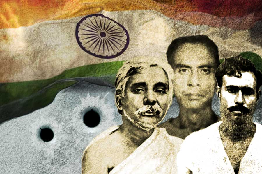 প্রশ্নপত্রে ‘সন্ত্রাসবাদী’ বিপ্লবীরা! হেমচন্দ্রদের প্রকৃত ইতিহাস আজও গর্বিত করে