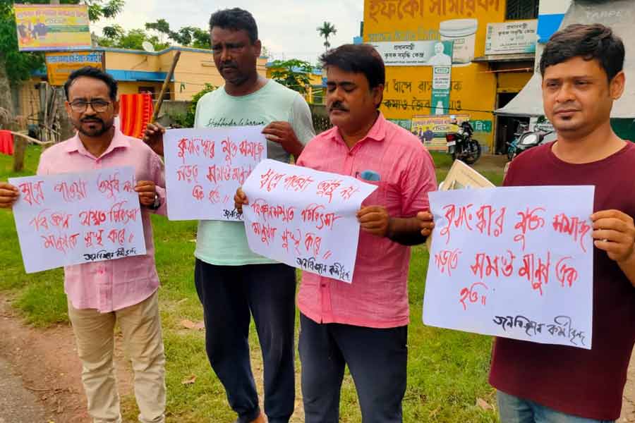 স্বপ্নে পাওয়া গাছের শিকড়ে সারছে ৬৪ রোগ! গাইঘাটাবাসীর ‘ভক্তি’ দেখে পুলিশের দ্বারস্থ বিজ্ঞানমঞ্চ