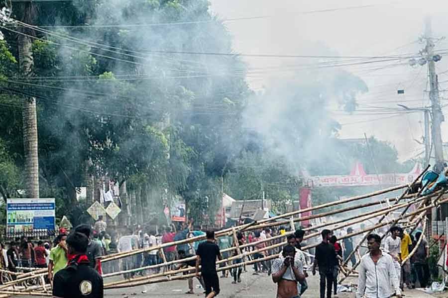 মুজিবের কবর ভাঙতে গিয়ে মার খেল ইউনুসের ‘বিপ্লবী’ ছাত্ররা, আওয়ামি-গড় গোপালগঞ্জে হিংসার বলি ৩