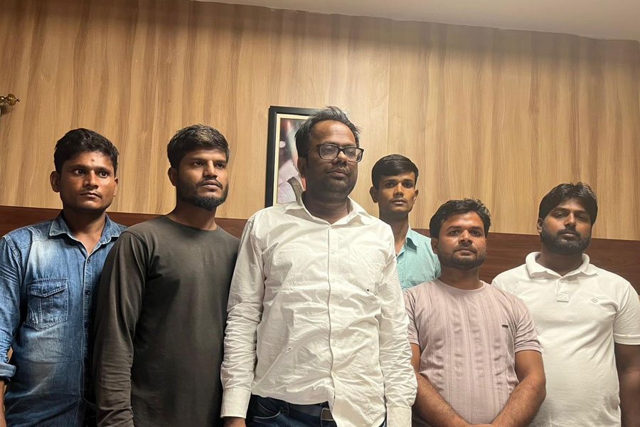 নানা রাজ্যে বাংলাদেশি সন্দেহে বাংলার শ্রমিকদের হেনস্তা! হাই কোর্টে জনস্বার্থ মামলা দায়েরের পথে ভুক্তভোগীরা