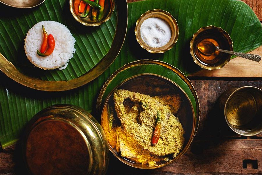 সপ্তাহান্তে বাড়িতে মহাভোজ, অতিথিদের জন্য রাঁধুন ইলিশের রকমারি পদ, রইল রেসিপি