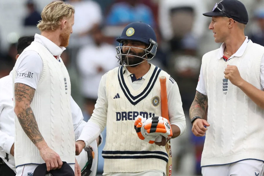 ‘স্টোকসের সেঞ্চুরির পর কেন ডিক্লেয়ার নয়?’ প্রশ্ন গাভাসকরের, ইংল্যান্ডের ‘অভদ্রতা’য় বিরক্ত বয়কট