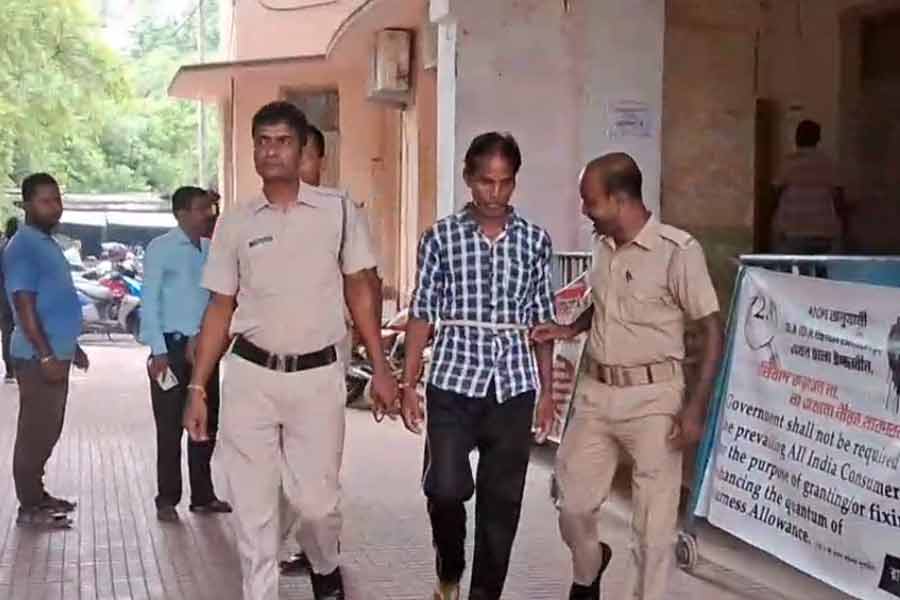 কিশোরী ধর্ষণে বান্ধবীর বাবাকে ২৫ বছরের সাজা শোনাল জলপাইগুড়ি আদালত