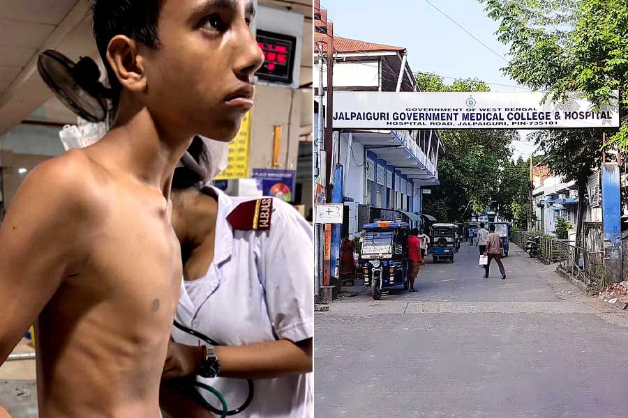 ক্রিকেট খেলতে গিয়ে ভয়াবহ দুর্ঘটনা, বাঁশে এফোঁড়-ওফোঁড় কিশোর পেট! প্রাণ ফেরাল জলপাইগুড়ির হাসপাতাল