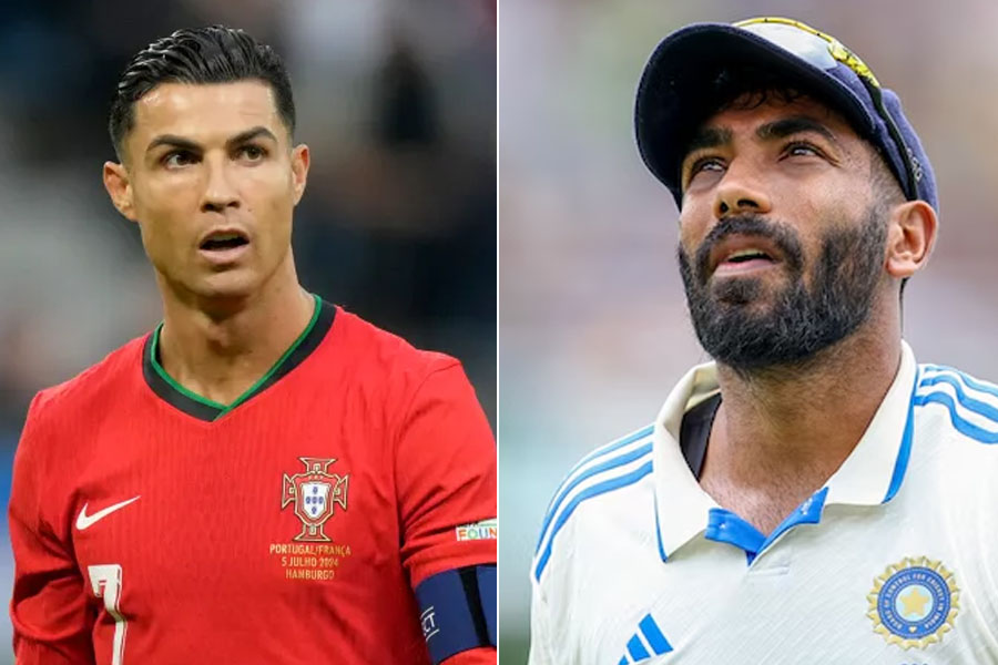ওকে বাদ দেওয়া ‘পাগলামি’, রোনাল্ডোর সঙ্গে তুলনা টেনে বুমরাহর প্রশংসায় স্টেইন