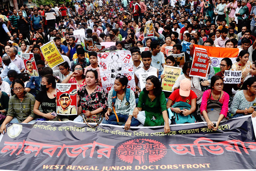 আর জি কর কাণ্ড: ফের রাত জাগবেন জুনিয়র ডাক্তাররা, থাকবেন না শুভেন্দুর মিছিলে