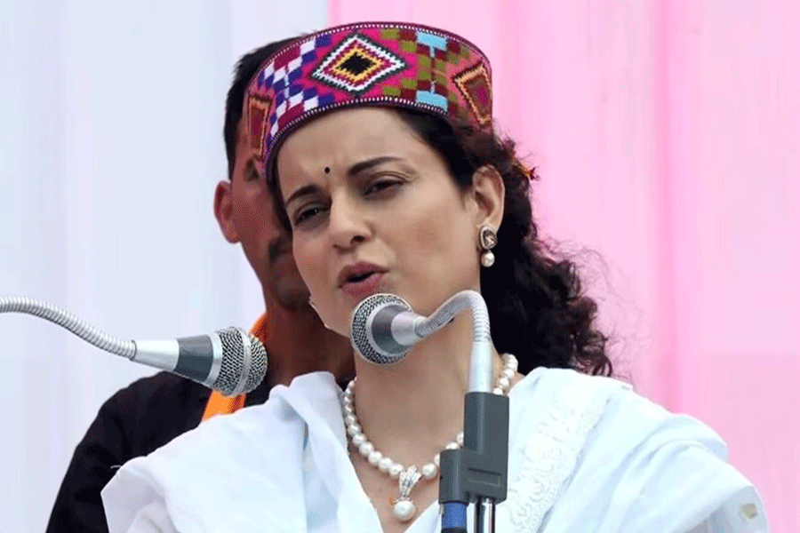 ‘বিদেশিরাও ভারতে নোংরা সাফ করছেন’, স্বচ্ছ ভারতের লক্ষ্যে দেশবাসীর দায়িত্ববোধ নিয়ে প্রশ্ন কঙ্গনার