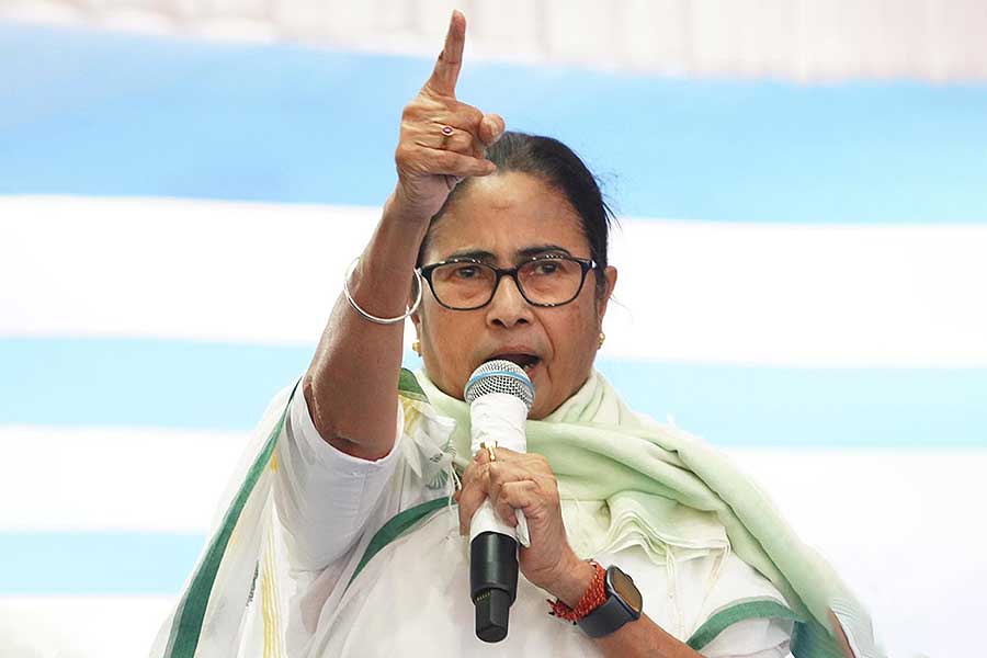 মমতার দেখানো পথেই ‘ইন্ডিয়া’, SIR প্রত্যাহারের দাবিতে নির্বাচন কমিশন ঘেরাওয়ের সিদ্ধান্ত বিরোধীদের