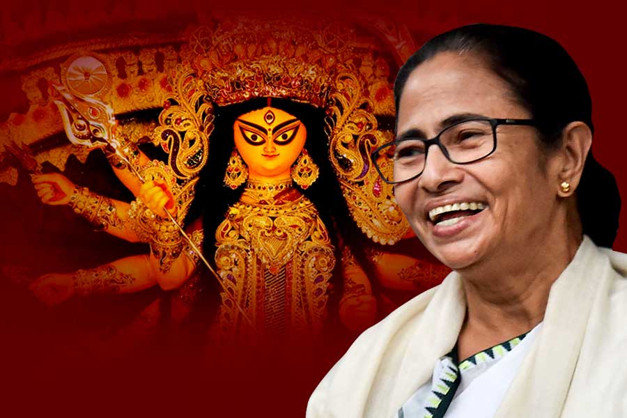শারদীয়া অনুদান বেড়ে ১ লক্ষ ১০ হাজার, দুর্গাপুজোয় কমিটিগুলিকে ‘উপহার’ মমতার