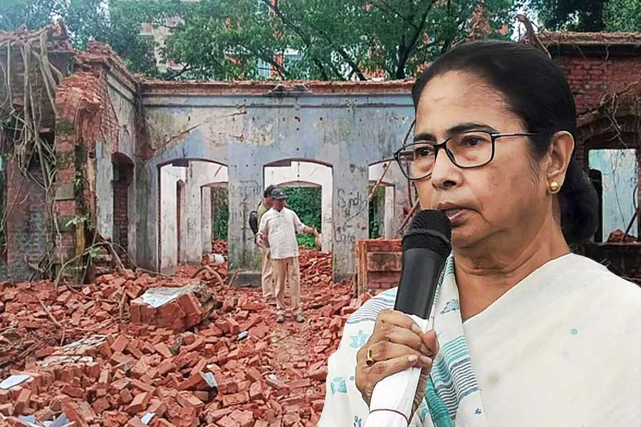 বাংলাদেশে ভাঙা হচ্ছে সত্যজিতের পৈতৃক ভিটে! ইউনুস ও মোদি সরকারকে বিশেষ আর্জি মমতার