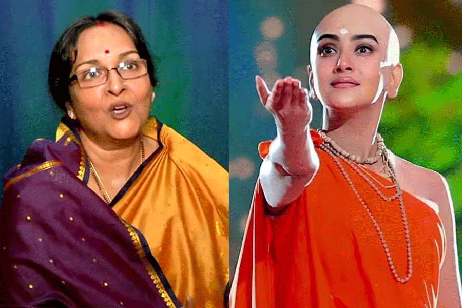রিয়ালিটি শোয়ের মঞ্চে দেবলীনার উপস্থাপনায় বিতর্ক, ‘চণ্ডালিকা’ নিয়ে ক্ষোভ উগরে দিলেন মমতা শঙ্কর